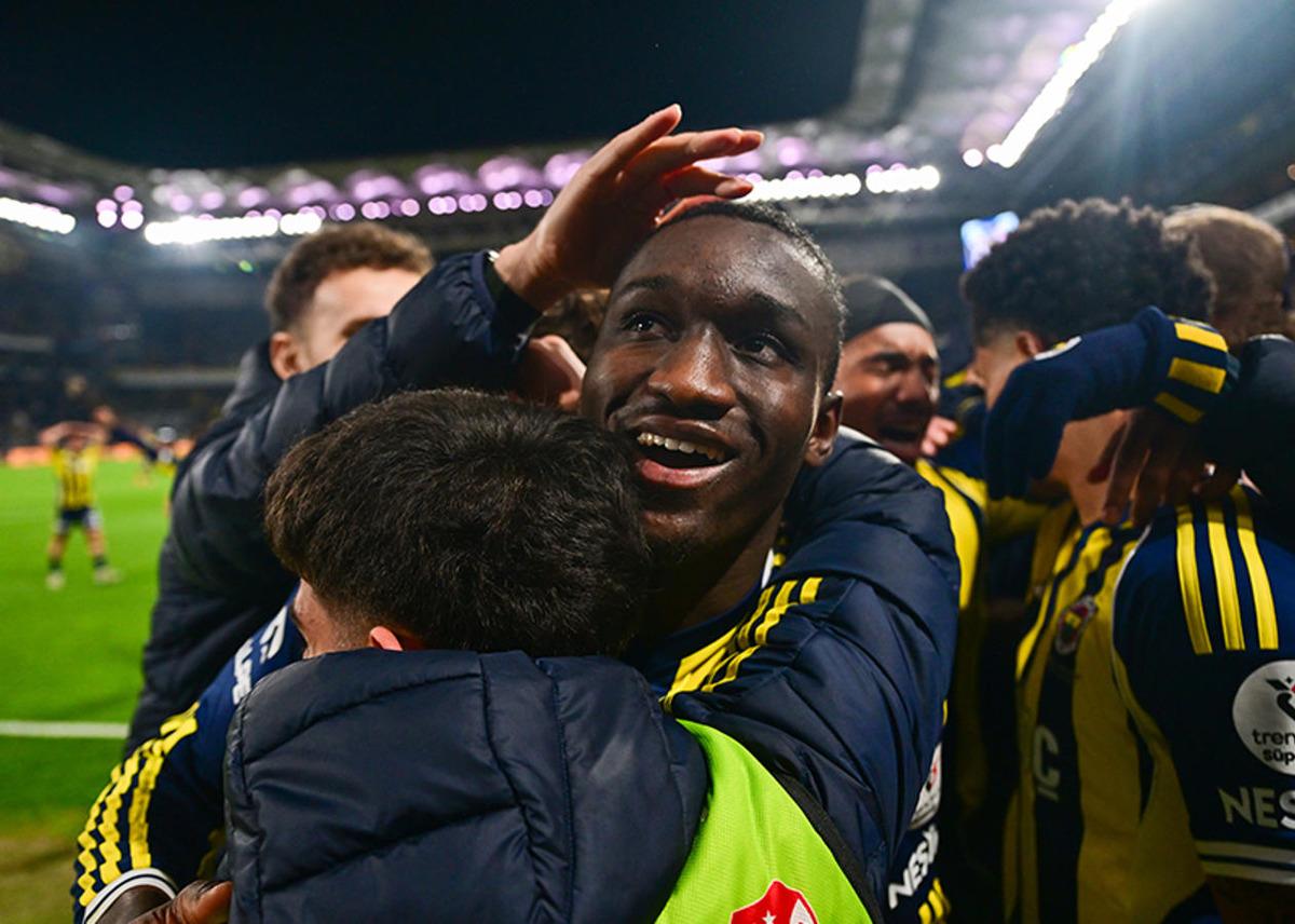 Aziz Yıldırım’dan Fenerbahçe’de dev temizlik! Ayrılık kararı çıktı 1