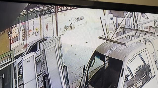 Kontrolden çıkan otomobil refüjdeki bariyerlere çarptı: 1 yaralı 6