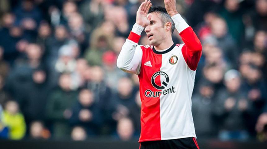 Robin van Persie emekli olmayı düşünmediğini söyledi!