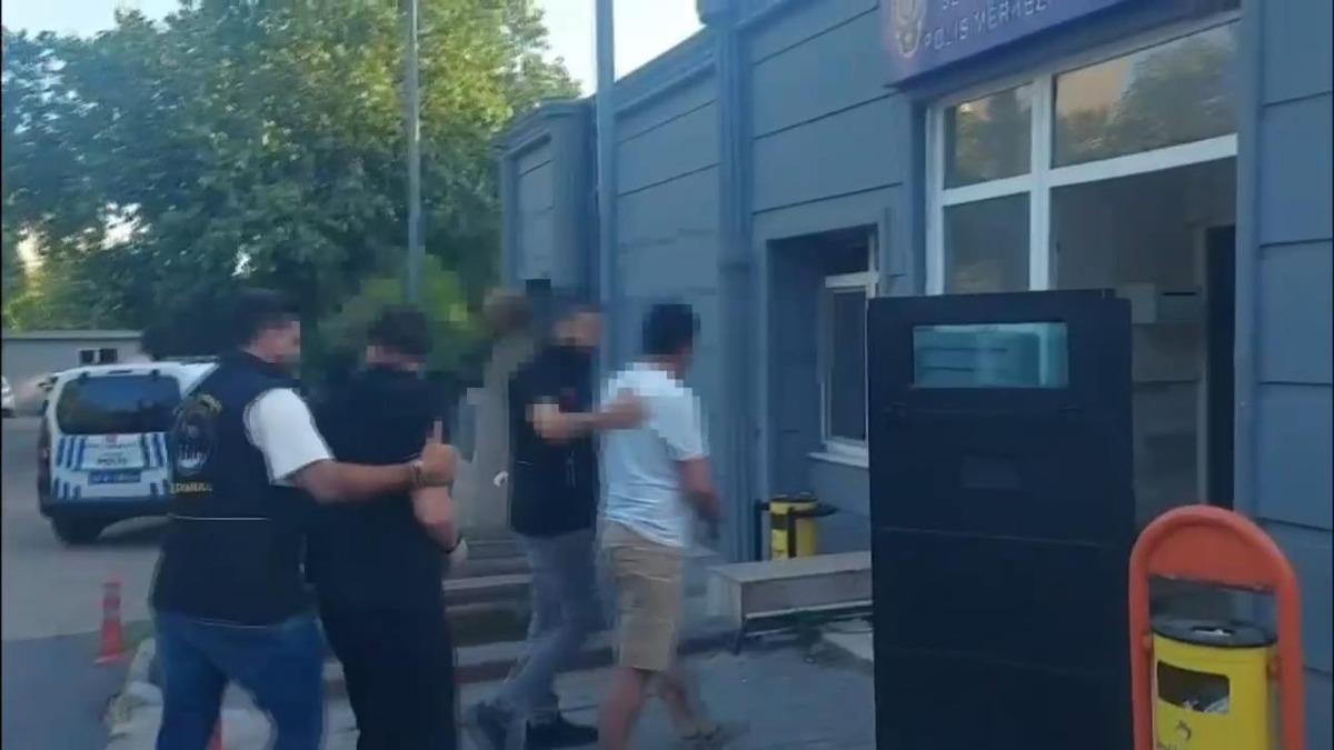 Baba-oğul, metrob&uuml;sten inince takip etti... Bı&ccedil;aklayarak &ouml;ld&uuml;rd&uuml;ler 3