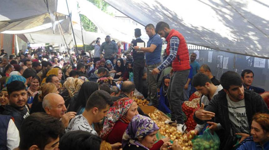 Kanatsız melek: Ramazan öncesi tüm pazarı alıp vatandaşa dağıttı