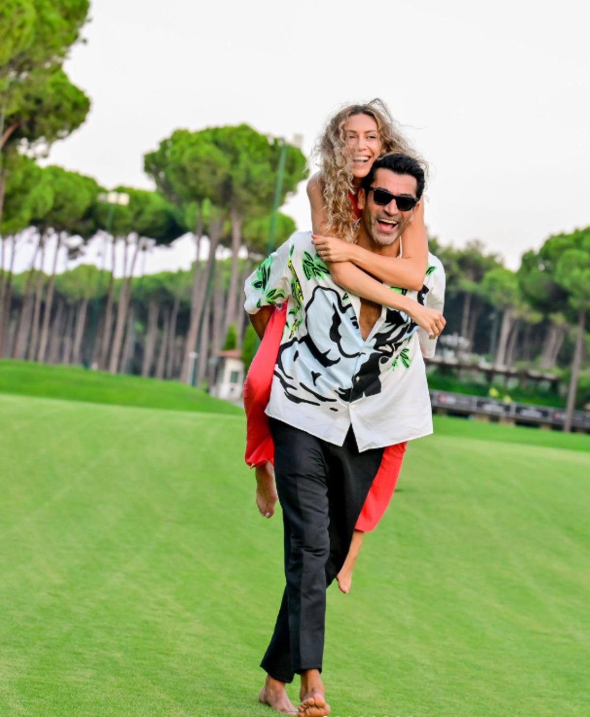 Kenan İmirzalıoğlu ve Sinem Kobal plajda 300 midye aldı 1