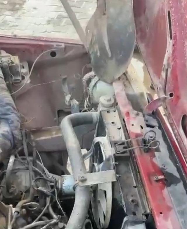 Tokat&rsquo;ta aracın motor kısmına giren yılanı itfaiye ekipleri k&uuml;rekle yakaladı 2