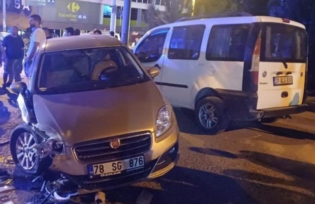 Karab&uuml;k&rsquo;te 5 aracın karıştığı zincirleme kazada 2 kişi yaralandı 3