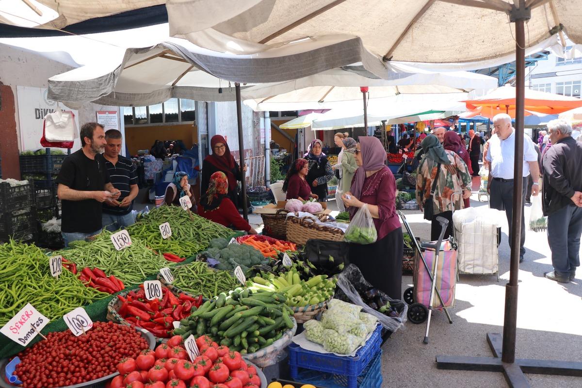 Yaz meyveleri y&uuml;z g&uuml;ld&uuml;rd&uuml;: Pazarda fiyatlar geriliyor 1