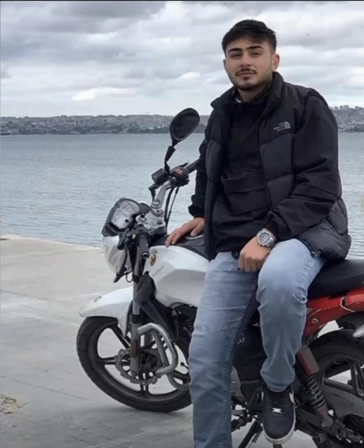 Baba-oğul, metrob&uuml;sten inince takip etti... Bı&ccedil;aklayarak &ouml;ld&uuml;rd&uuml;ler 2