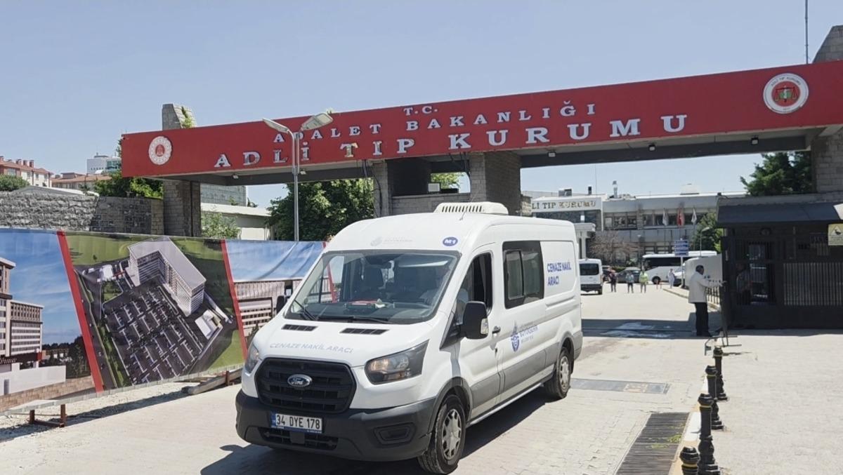 Baba-oğul, metrob&uuml;sten inince takip etti... Bı&ccedil;aklayarak &ouml;ld&uuml;rd&uuml;ler 1