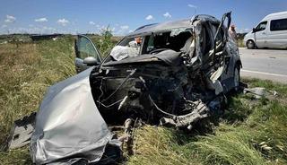 Kazada hurdaya d&ouml;nen otomobilin s&uuml;r&uuml;c&uuml;s&uuml; hayatını kaybetti