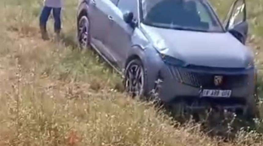 Siirt&rsquo;te ara&ccedil; şarampole yuvarlandı, s&uuml;r&uuml;c&uuml; yaralandı