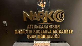 Afyonkarahisar’da uyuşturucu emdirilmiş peçete ve 508 adet sentetik ecza maddesi ele geçirildi