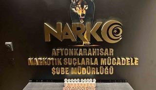 Afyonkarahisar&rsquo;da uyuşturucu emdirilmiş pe&ccedil;ete ve 508 adet sentetik ecza maddesi ele ge&ccedil;irildi