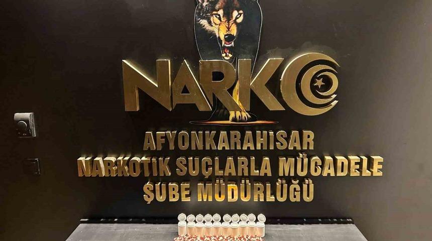 Afyonkarahisar&rsquo;da uyuşturucu emdirilmiş pe&ccedil;ete ve 508 adet sentetik ecza maddesi ele ge&ccedil;irildi