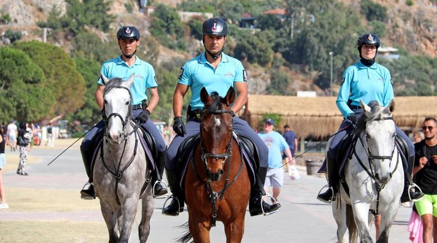  'Atlı Jandarma Timi' &Ouml;l&uuml;deniz'de g&ouml;reve başladı