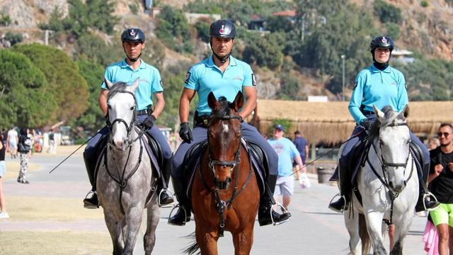  'Atlı Jandarma Timi' Ölüdeniz'de göreve başladı