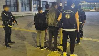Afyonkarahisar'da g&ouml;&ccedil;men ka&ccedil;ak&ccedil;ılığı operasyonu