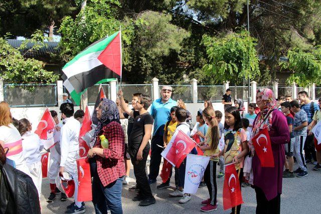 Filistin ve Türk bayraklarıyla yürüdüler