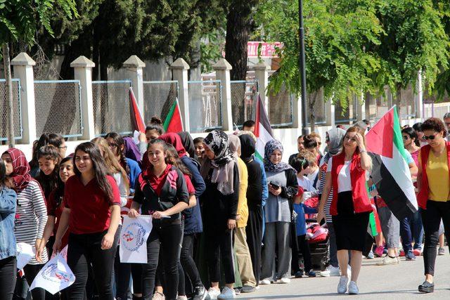 Filistin ve Türk bayraklarıyla yürüdüler