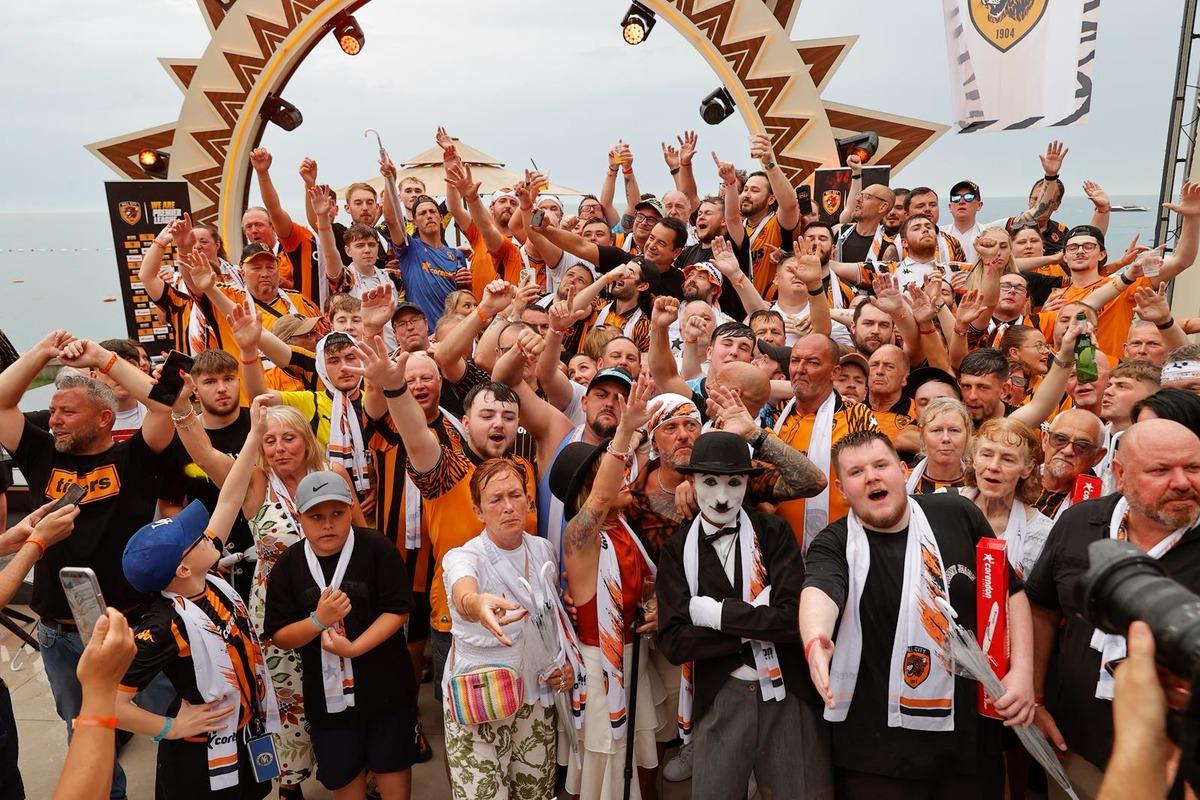 Acun Ilıcalı, Hull City taraftarlarıyla Antalya da buluştu 2