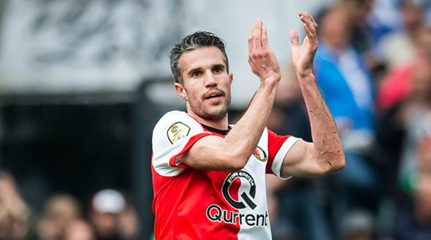 Van Persie Feyenoord ile sözleşmesini 1 yıl daha uzattı!