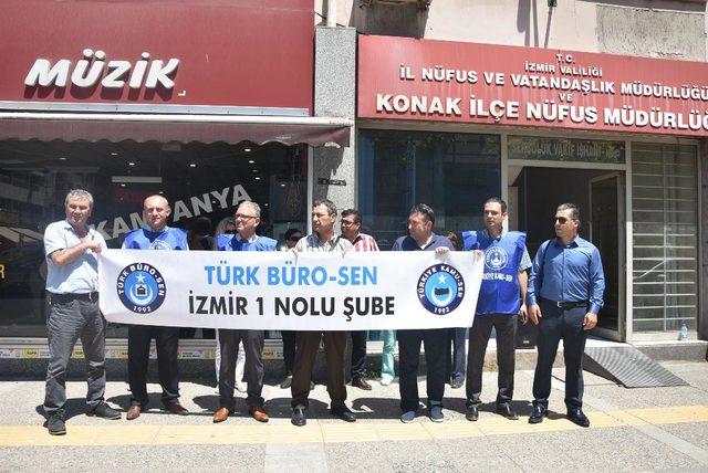 İzmir'deki nüfus müdürlükleri çalışanlarından şiddet tepkisi