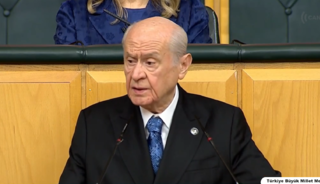 Bah&ccedil;eli'den &Ouml;zg&uuml;r &Ouml;zel'e a&ccedil;ık &ccedil;ağrı: Ateşe k&ouml;r&uuml;kle gitmemeli, aklıselim hareket etmeli!