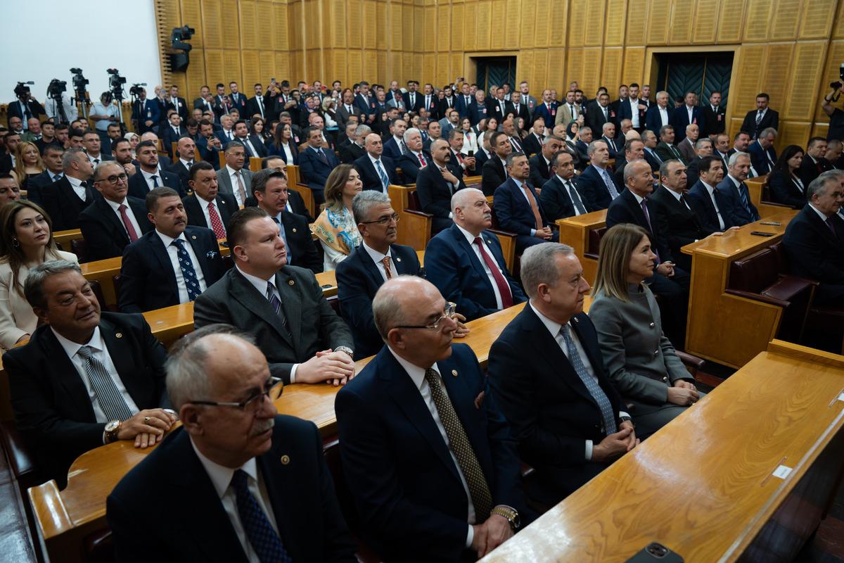 Bah&ccedil;eli den &Ouml;zg&uuml;r &Ouml;zel e a&ccedil;ık &ccedil;ağrı: Ateşe k&ouml;r&uuml;kle gitmemeli, aklıselim hareket etmeli! 3