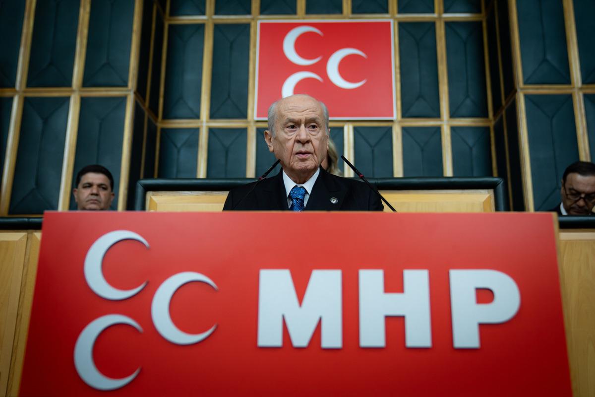 Bah&ccedil;eli den &Ouml;zg&uuml;r &Ouml;zel e a&ccedil;ık &ccedil;ağrı: Ateşe k&ouml;r&uuml;kle gitmemeli, aklıselim hareket etmeli! 2