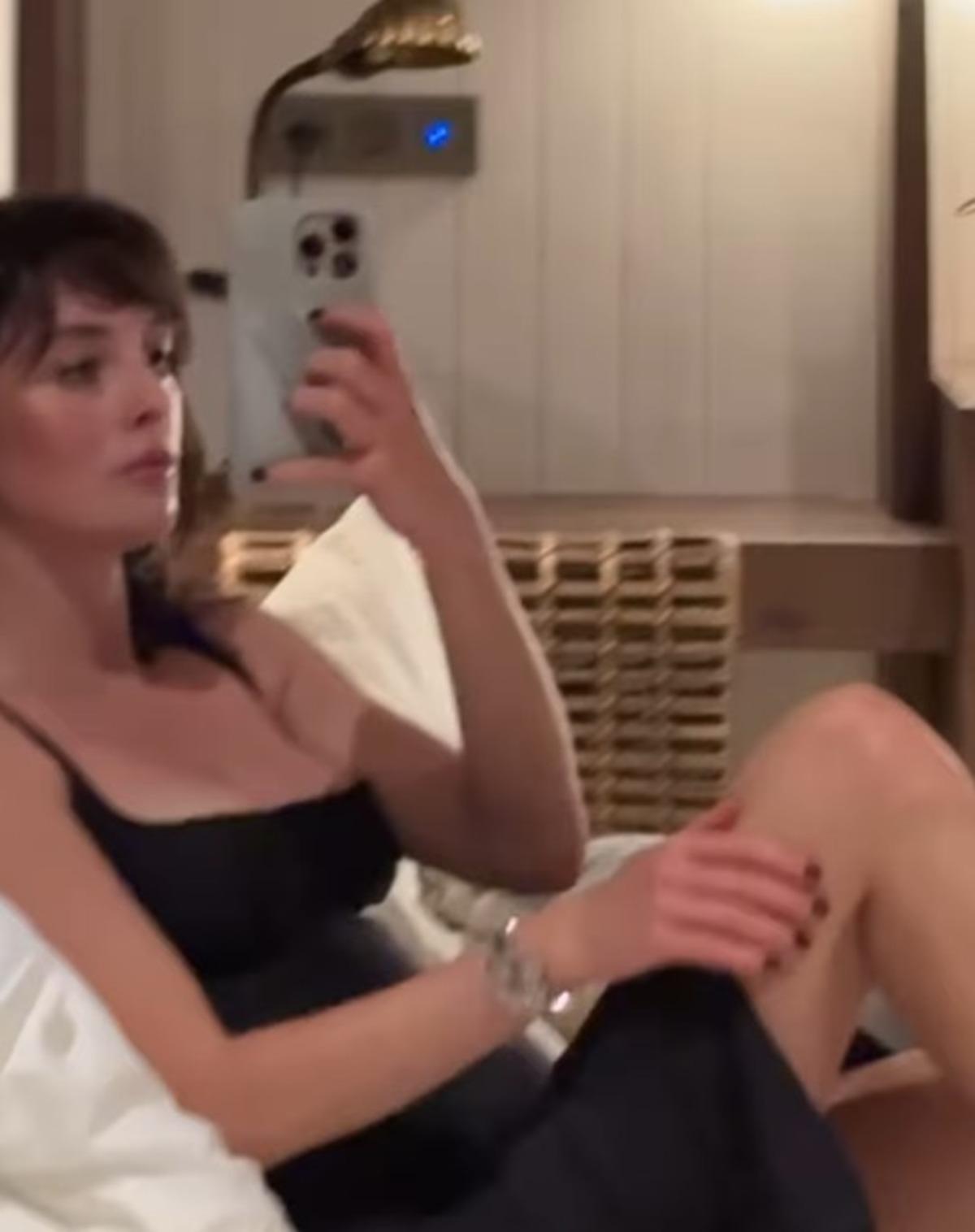 Melis Sezen yatak pozlarıyla olay oldu! Gecenin büyüsü 3