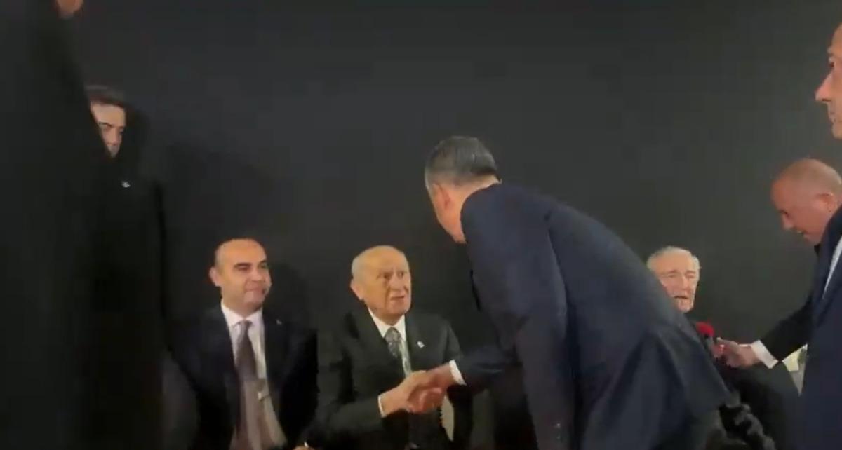 Bah&ccedil;eli den &Ouml;zg&uuml;r &Ouml;zel e a&ccedil;ık &ccedil;ağrı: Ateşe k&ouml;r&uuml;kle gitmemeli, aklıselim hareket etmeli! 5