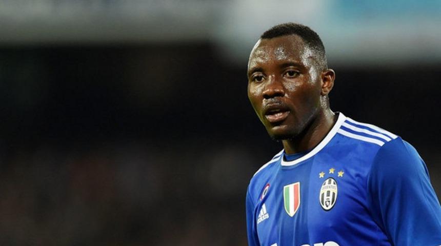 Asamoah, Inter'e imzayı atıyor