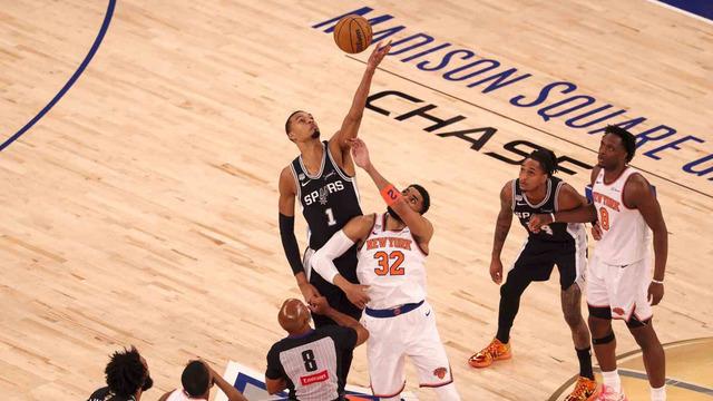 San Antonio Spurs, seride ilk galibiyetini aldı