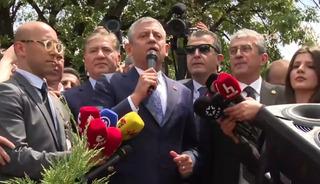 &Ouml;zel'den dikkat &ccedil;eken &ccedil;ıkış: 'Y&uuml;reğim ağzımda izledim'