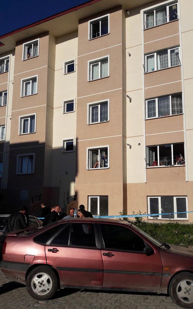 68 yaşındaki kadın, 5'inci kattan atlayarak intihar etti