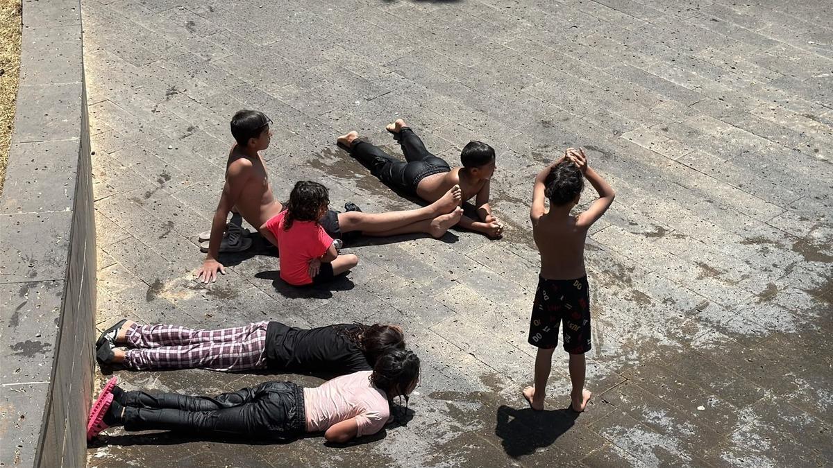 Termometreler 40 dereceye yaklaştı: Vatandaşlar şemsiye açtı 2