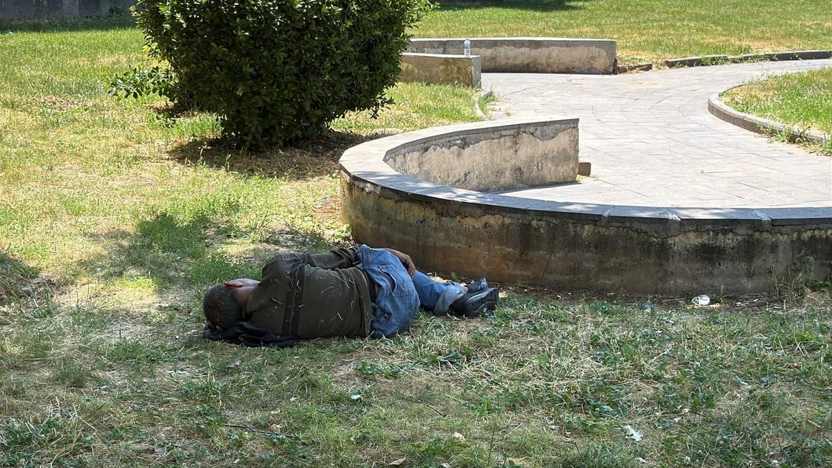 Termometreler 40 dereceye yaklaştı: Vatandaşlar şemsiye açtı 1