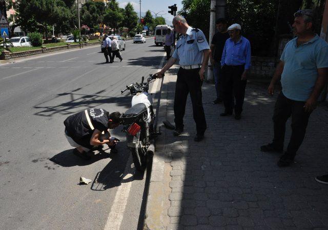 Minibüsle motosiklet çarpıştı: 1 yaralı