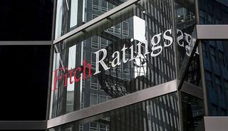 Fitch Ratings, k&uuml;resel ekonomi sekt&ouml;r g&ouml;r&uuml;n&uuml;m&uuml;n&uuml; "k&ouml;t&uuml;leşiyor" seviyesine d&uuml;ş&uuml;rd&uuml;