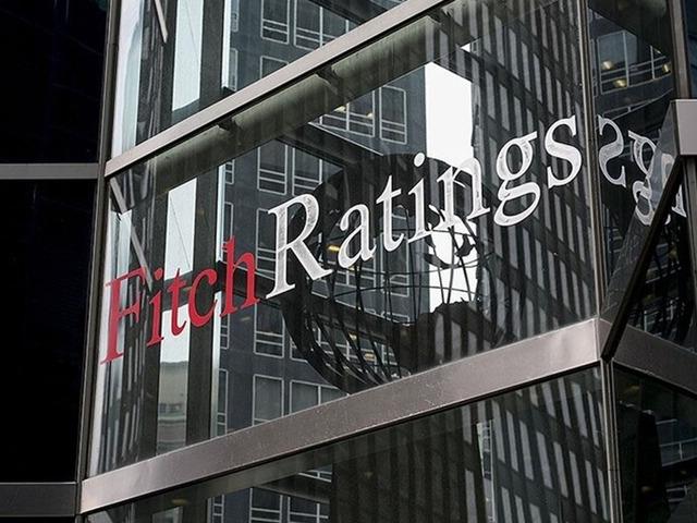 Fitch Ratings, k&uuml;resel ekonomi sekt&ouml;r g&ouml;r&uuml;n&uuml;m&uuml;n&uuml; "k&ouml;t&uuml;leşiyor" seviyesine d&uuml;ş&uuml;rd&uuml;