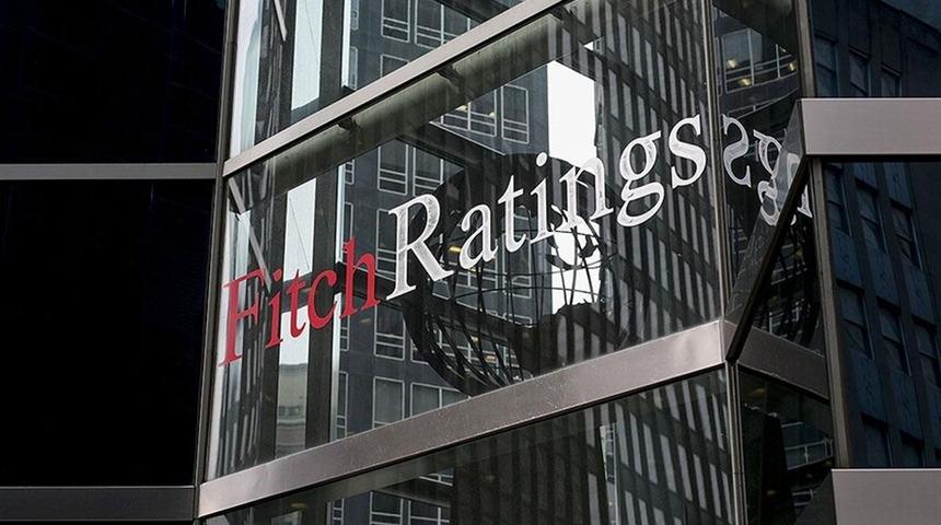 Fitch Ratings, k&uuml;resel ekonomi sekt&ouml;r g&ouml;r&uuml;n&uuml;m&uuml;n&uuml; "k&ouml;t&uuml;leşiyor" seviyesine d&uuml;ş&uuml;rd&uuml;
