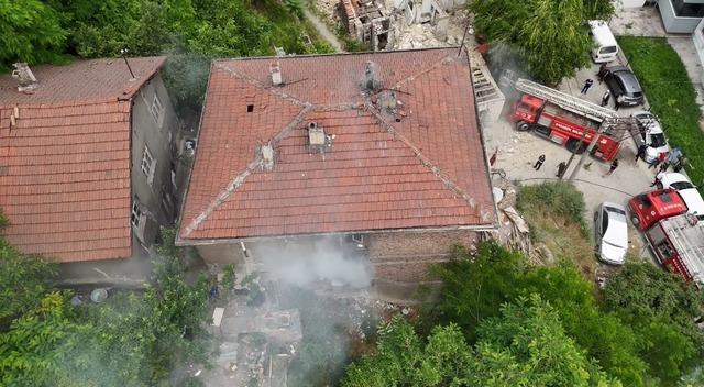 Karab&uuml;k&rsquo;te ev yangını b&uuml;y&uuml;meden s&ouml;nd&uuml;r&uuml;ld&uuml; 4