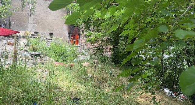 Karab&uuml;k&rsquo;te ev yangını b&uuml;y&uuml;meden s&ouml;nd&uuml;r&uuml;ld&uuml; 1
