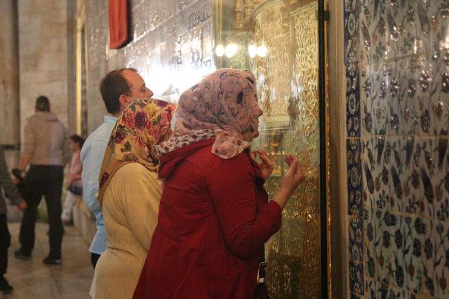 Eyüp Sultan Camii'nde ilk teravih namazı