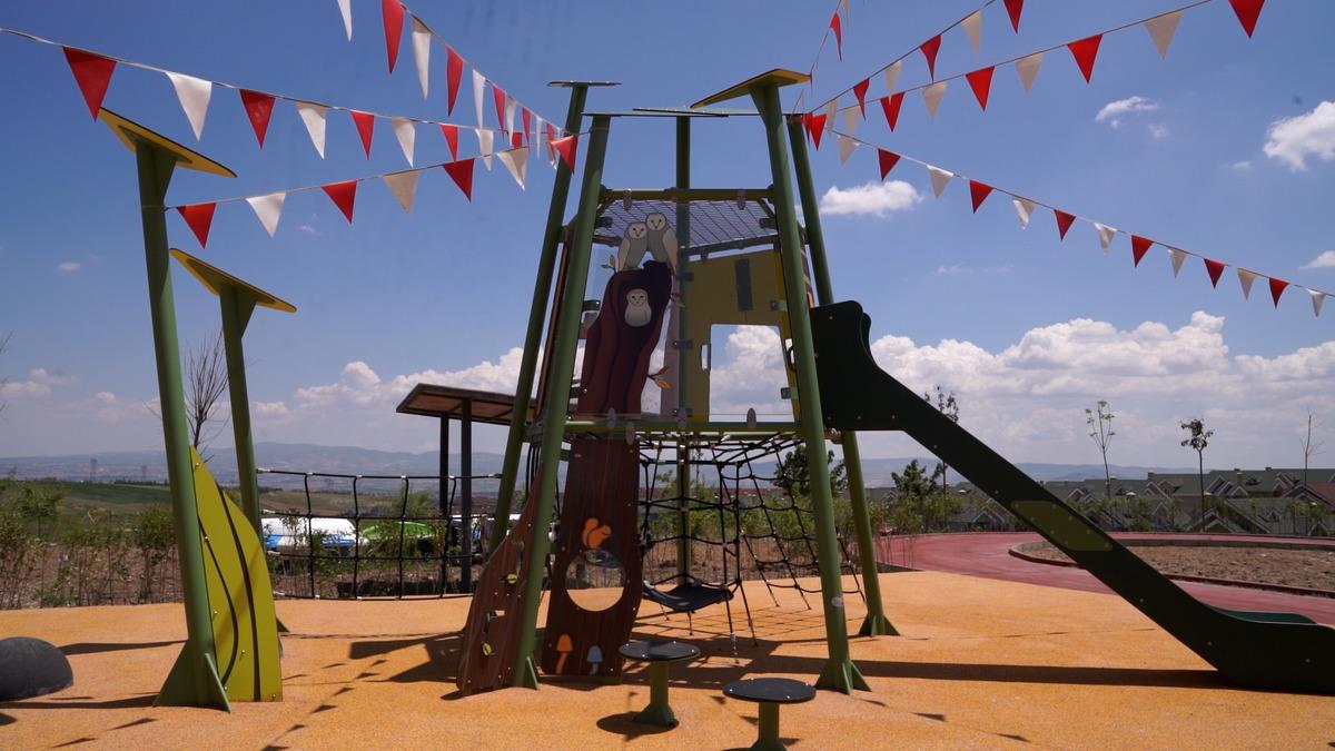 L&Ouml;SEV L&ouml;semili &Ccedil;ocuklar K&ouml;y&uuml;&rsquo;nde oyun parkı yenilendi 4