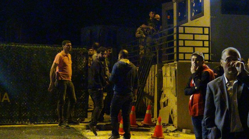 Halfeti'de jandarma karakoluna saldırı: 2 asker yaralı (2)