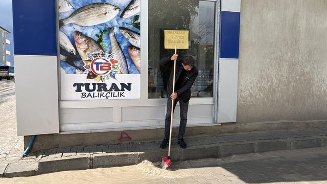 Diyadin’de sağanak yağış sonrası su birikintileri oluştu