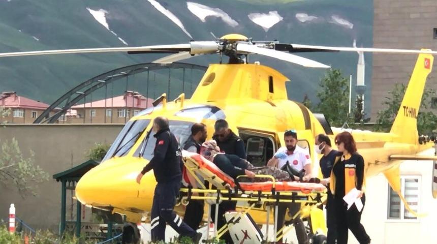 Erzurum&rsquo;da zamana karşı yarış: Kalp krizi ge&ccedil;iren hasta ambulans helikopterle hastaneye yetiştirildi