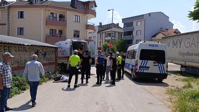 Bisikletten düşen yaşlı adam hayatını kaybetti 1