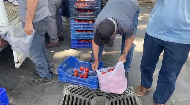 Halde alıcı bulamadığı 4 ton ürünü vatandaşlara ücretsiz dağıttı 3