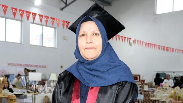 56 yaşında lise diplomasını aldı: Hedefi üniversite
