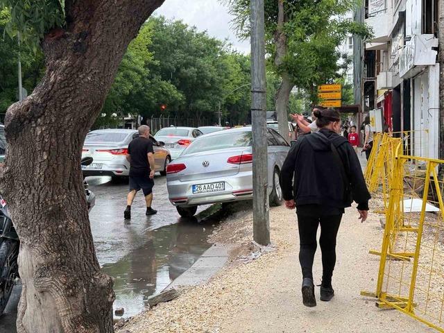"Park etmek yasaktır" levhasının önüne araç park eden sürücüye bin 250 TL ceza 1